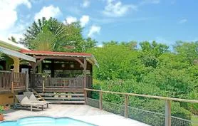 Villa familiale avec piscine au sel, cadre verdoyant