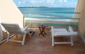 Cadre idyllique sur la plage au bord de la Mer des Caraïbes !