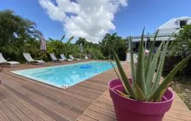 Villa Mango le colibri Belle villa créole avec piscine dans un jardin arboré