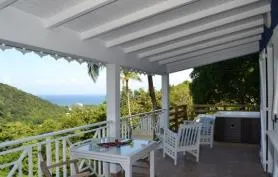Habitation Pineau : Bungalows de charme, vue mer et jacuzzis privés à Deshaies Guadeloupe.