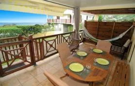 2 appartements en bas de villa vue mer tout confort