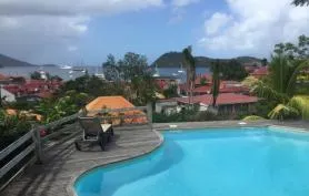 Appartement 2 chambres dans superbe Villa avec vue mer &piscine à louer aux Saintes