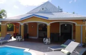Villa de charme  avec piscine neuve, décoration soignée, résidence sécurisée
