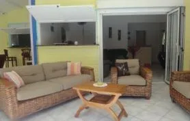 Villa créole avec piscine et jardin privatifs à St François