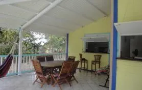 Villa créole avec piscine et jardin privatifs à St François