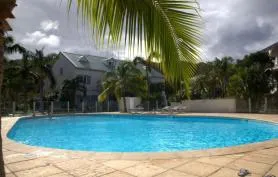 Appartement vue piscine à 100 m de la plage/mer