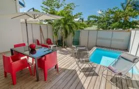 MANGO Rouge 2 chambres avec petite piscine privative dans Parc de la Baie Orientale