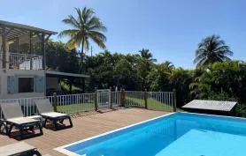 Vue mer et montagne dans jardin sans vis à vis