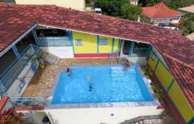 5 appartements en résidence créole avec piscine et vue mer