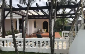 Villa de style coloniale avec piscine