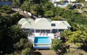 Belle villa Barabande sur les hauteurs d'Orient Baie, vue mer, piscine