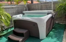 Maison récente (2018) pour 4 personnes avec son jaccuzi privé sur sa terrasse