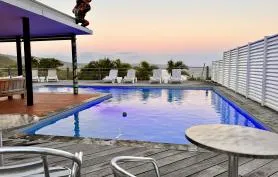 villa HERON de standing bord de mer & piscine au Diamant