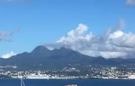 Appartement Altéra 4 t3  vue sur la baie de Fort de France en face de l’Anse Mitan