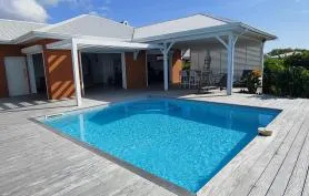 Villa neuve, bien ventilée & vue dégagée, piscine privée