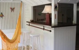 ANTILLES - GUADELOUPE : location villa de vacances 'KAZ A BAR' pour 4 personnes avec piscine