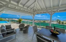 VILLAS STANDING VUE MER ET PLAGE. Piscine à débordement