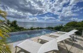 Villa Corail avec piscine à débordement et vue mer panoramique