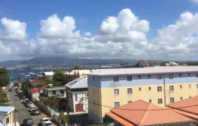 Anse Mitan T2 vue mer 180°. Plage à 100 m. Tarif dégressif.