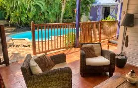 Villa Deshaies, 3 chambres, piscine, 300 m de la plage de Fort Royal.