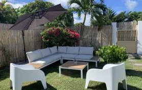 Juillet/Août 250€ la nuit pour la villa complète à partir de 7 nuits (tarif dégressif) : Kaz Grenadine, meublé de tourisme 3 étoiles (avec piscine et filets)