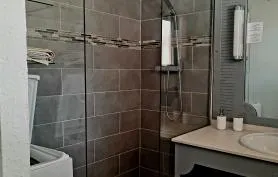 Studio avec piscine et vue lagon