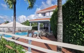 Villa 4 chambres, piscine avec deck 40 m2 et plage à pied