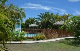 Gîte La Papaye Bleue Piscine et Plage à pieds 
