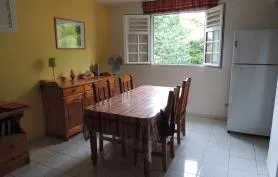 Charmant F2 Le Calebasse avec loggia et vue jardin. Proche plage et centre-ville