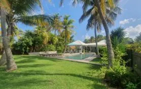 Villa Moana, vue sur l'océan, piscine, cocoteraie, accès direct à la plage