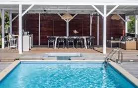 Villa de standing, piscine, jaccuzzi, proche de la plage pour 16 personnes
