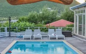 Villa de standing, piscine, jaccuzzi, proche de la plage pour 16 personnes