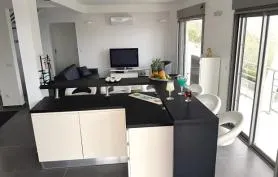 Villa Bacaly vue mer, piscine privée au sel, proche plage. Classée 4* Atout France.   