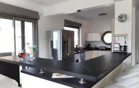 Villa Bacaly vue mer, piscine privée au sel, proche plage. Classée 4* Atout France.   