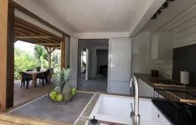 Bas de villa Chez Nonna, vue mer et piscine