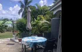 JOLI T2  200m de la PLAGE en rez-de-jardin, espace arboré au calme .