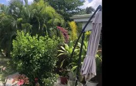 JOLI T2  200m de la PLAGE en rez-de-jardin, espace arboré au calme .