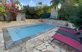 Villa T4 en bois créole avec jardin & piscine