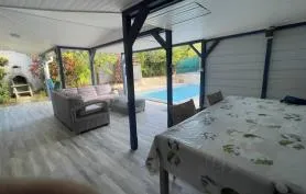 Villa T4 en bois créole avec jardin & piscine