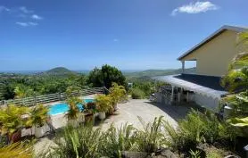 Appartement Les Alizés 1 en bas de villa avec piscine + SPA