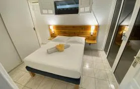 Appartement Les Alizés 1 en bas de villa avec piscine + SPA
