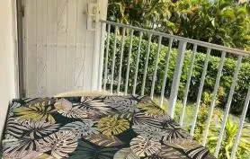 Appartement Ixora D Fuchsia au coeur d'un jardin verdoyant et fleuri, accès direct plage à 2 min de marche