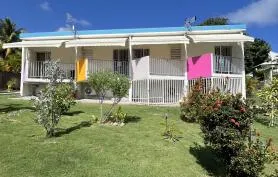 Appartement Ixora D Fuchsia au coeur d'un jardin verdoyant et fleuri, accès direct plage à 2 min de marche