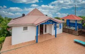 Villa LAURIER avec vue mer jacuzzi barbecue