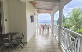 F2 Hibiscus (dans Villa Cannelle) -Vue sur la mer et le Rocher du Diamant