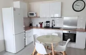 Studio lumineux avec piscine, à deux pas de la plage