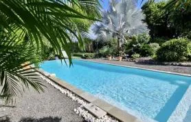 Sublime VILLA 5*  piscine a débordement proche des plages