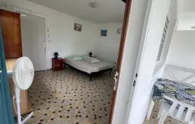 Location Hibiscus 4 en bord de mer, accès direct plage, vue tropical, montagne et mer, jardin fleuri, + citerne