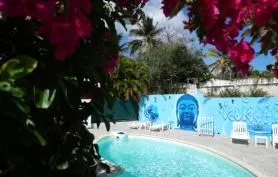  A 2 minutes à pied de 3 plages, à 150m de la plage et du spot de surf T2 Spa Piscine 60€/nuit T3 piscine 6pers 70€/n. Studio 40€/n