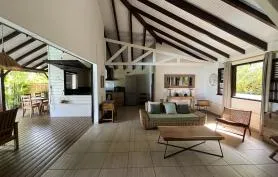 Villa Angha, vue mer, située à 5 minutes de la plage, au calme.